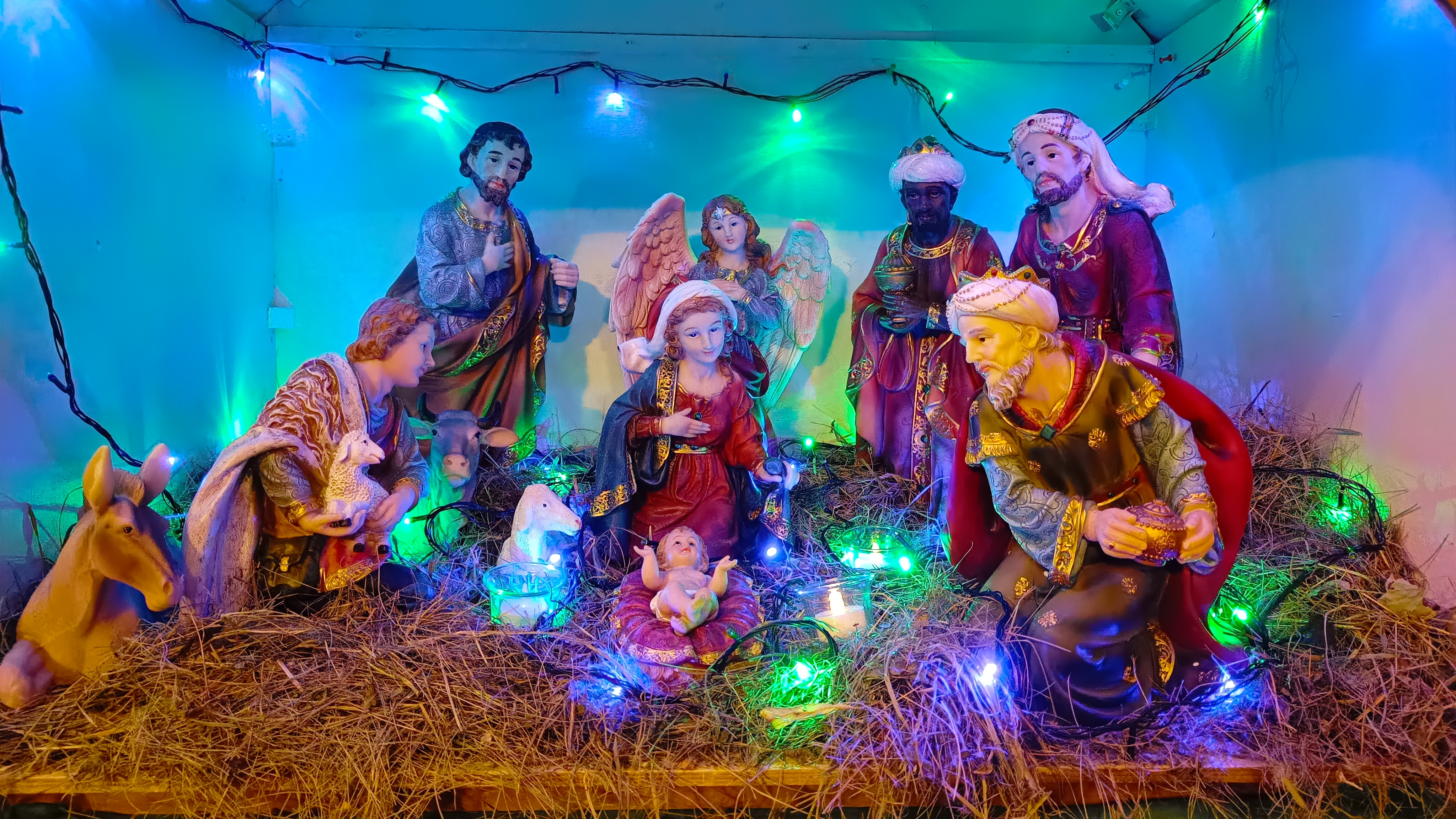 С Рождеством вас всех Христовым поздравляем!
