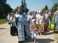  Крестный ход  – Престольный праздник - Тихвинской иконы Божией Матери. Со мной дочка - Александра